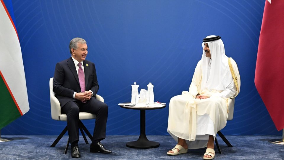 Photo of Shavkat Mirziyoyev meeting the Emir of Qatar